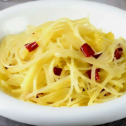 Stir Fried Shredded Potatoes with Dried Chilli &amp; Vinegar